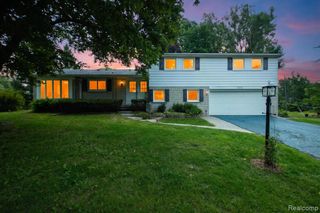 26178 Greythorne Trail, Farmington, MI 48334