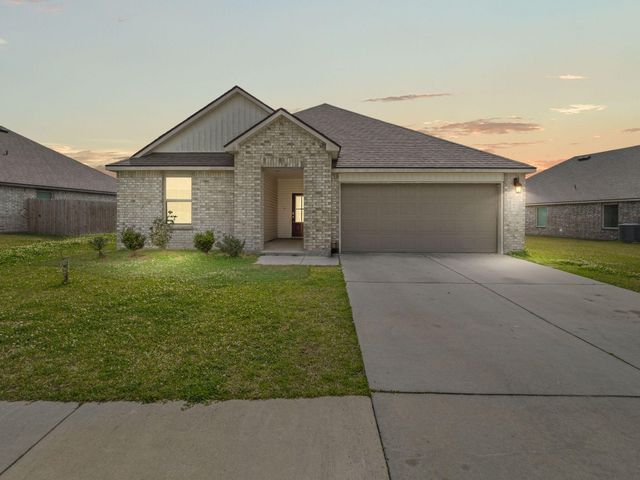 784 Gold Finch Way, Moss Bluff, LA 70611