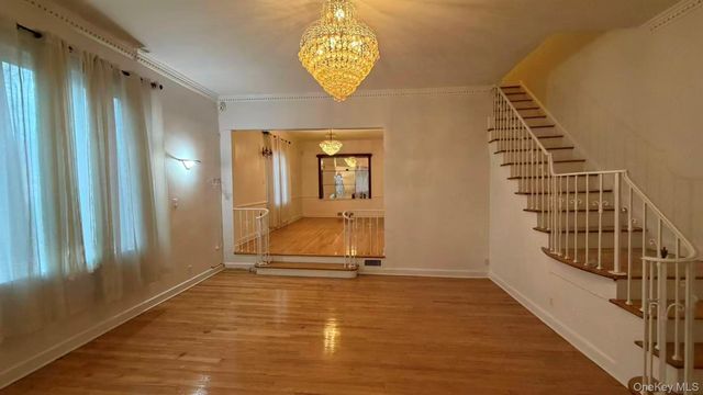 100-01 75TH Avenue, Forest Hills, NY 11375