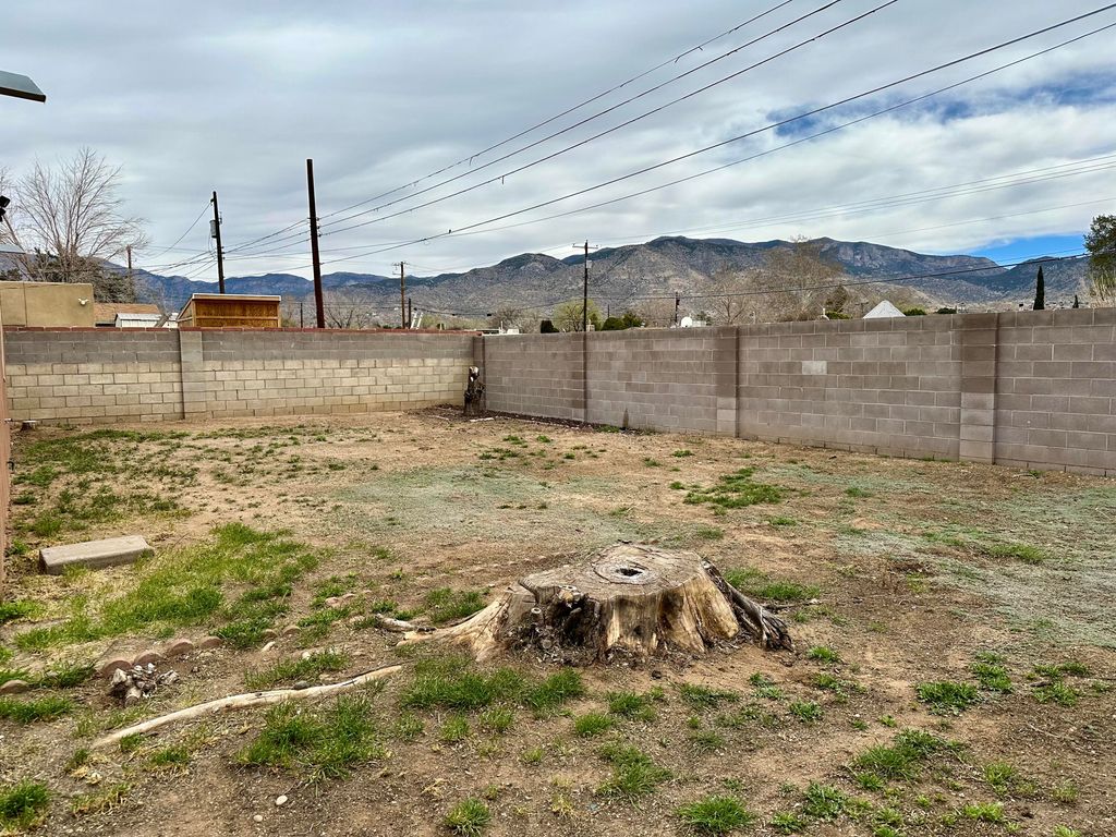 Image 11 of property listing at 2316 Britt Street NE, Albuquerque, NM 87112