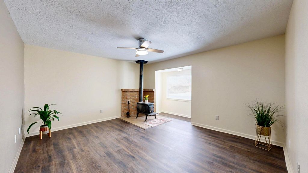 Image 16 of property listing at 2316 Britt Street NE, Albuquerque, NM 87112