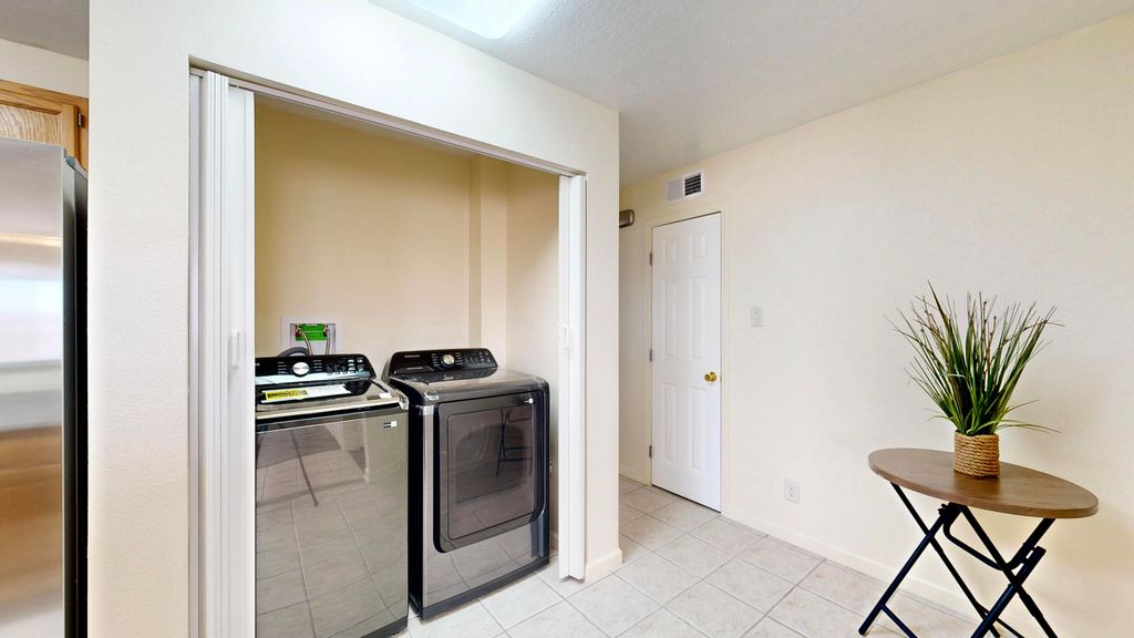 Image 18 of property listing at 2316 Britt Street NE, Albuquerque, NM 87112