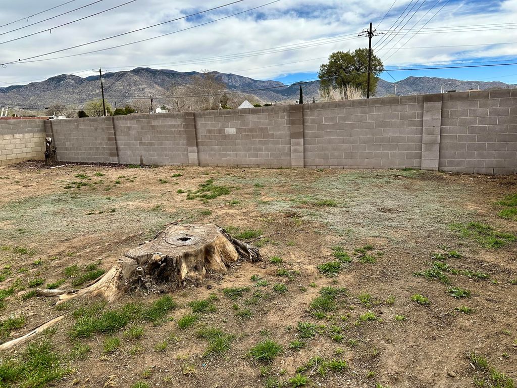 Image 39 of property listing at 2316 Britt Street NE, Albuquerque, NM 87112