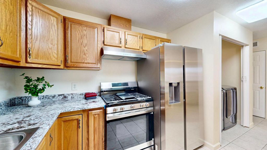 Image 4 of property listing at 2316 Britt Street NE, Albuquerque, NM 87112