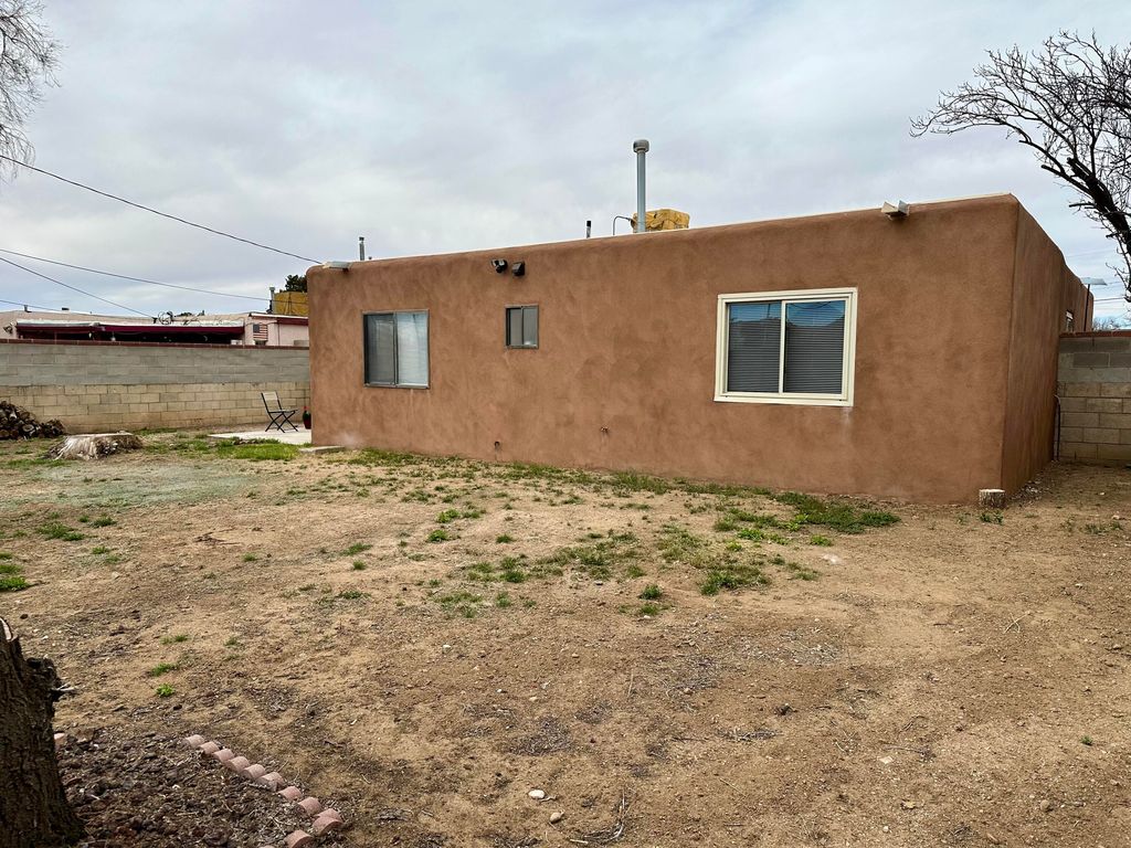 Image 42 of property listing at 2316 Britt Street NE, Albuquerque, NM 87112