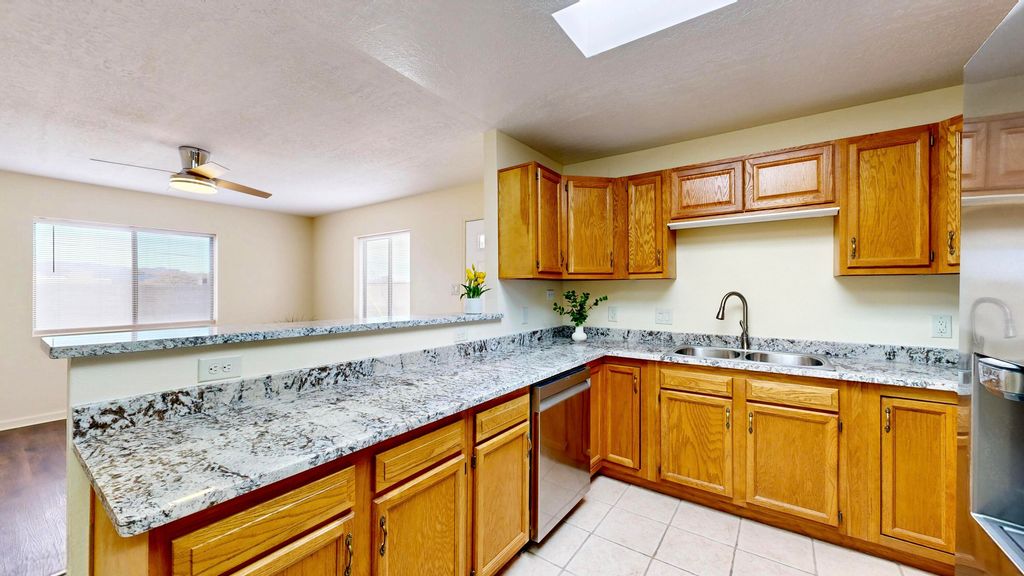 Image 5 of property listing at 2316 Britt Street NE, Albuquerque, NM 87112