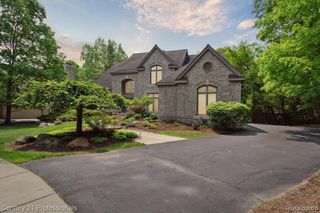 6642 Carlyle Court, West Bloomfield, MI 48322