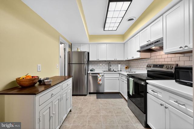 1300 CABLE HILL DR, Springfield, PA 19064