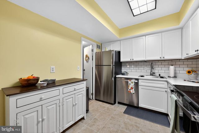 1300 CABLE HILL DR, Springfield, PA 19064