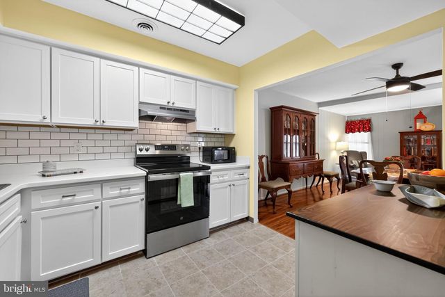 1300 CABLE HILL DR, Springfield, PA 19064