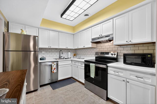 1300 CABLE HILL DR, Springfield, PA 19064