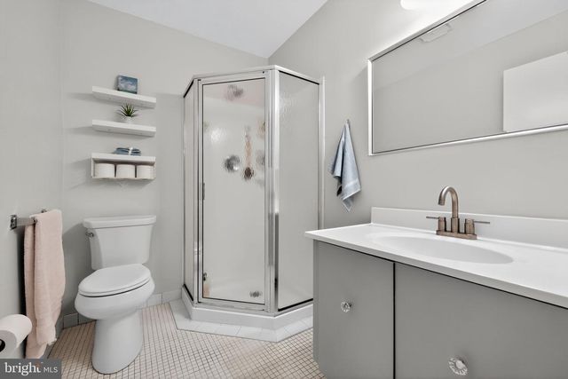 1300 CABLE HILL DR, Springfield, PA 19064