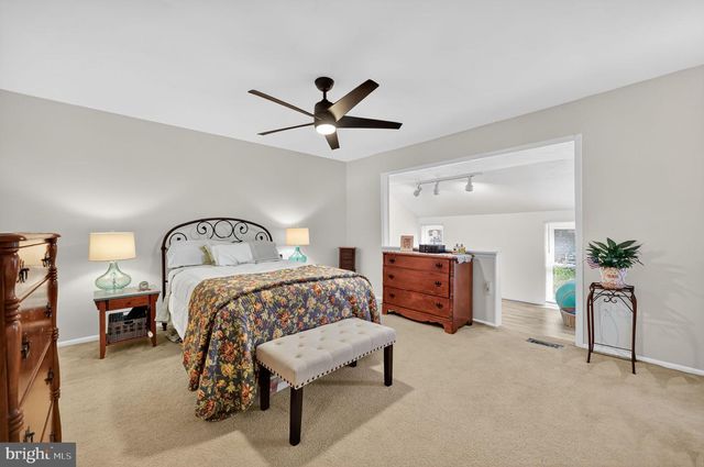1300 CABLE HILL DR, Springfield, PA 19064