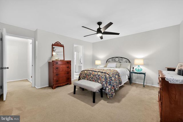 1300 CABLE HILL DR, Springfield, PA 19064