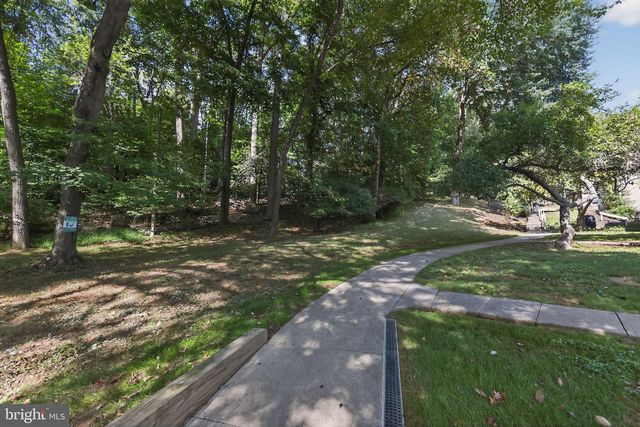 1300 CABLE HILL DR, Springfield, PA 19064