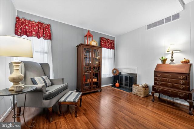 1300 CABLE HILL DR, Springfield, PA 19064