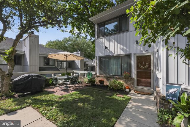 1300 CABLE HILL DR, Springfield, PA 19064