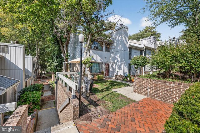 1300 CABLE HILL DR, Springfield, PA 19064
