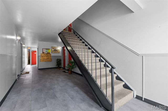 9924 Bunker Hill Drive G, St Louis, MO 63123