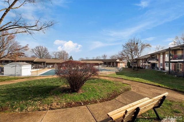 9924 Bunker Hill Drive G, St Louis, MO 63123