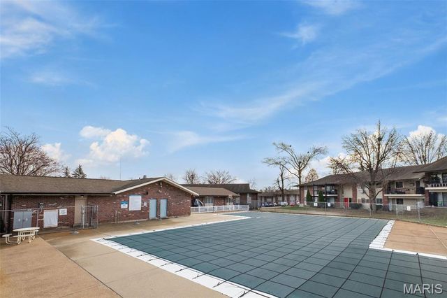 9924 Bunker Hill Drive G, St Louis, MO 63123