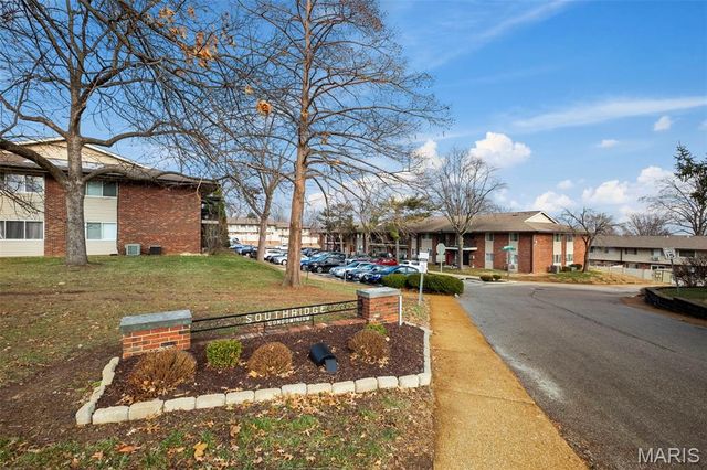 9924 Bunker Hill Drive G, St Louis, MO 63123