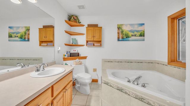 1828 Blackfoot COURT, Grafton, WI 53024