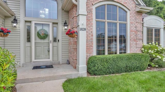1828 Blackfoot COURT, Grafton, WI 53024