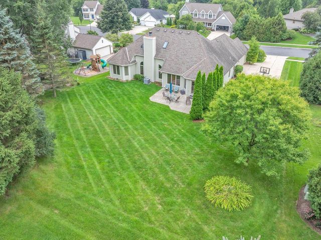 1828 Blackfoot COURT, Grafton, WI 53024