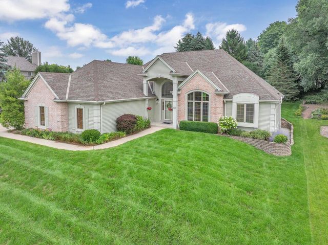 1828 Blackfoot COURT, Grafton, WI 53024