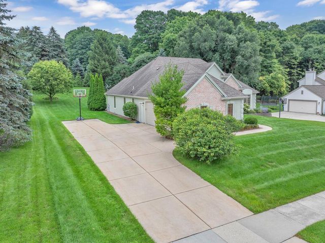 1828 Blackfoot COURT, Grafton, WI 53024