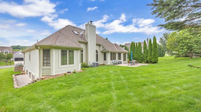1828 Blackfoot COURT, Grafton, WI 53024