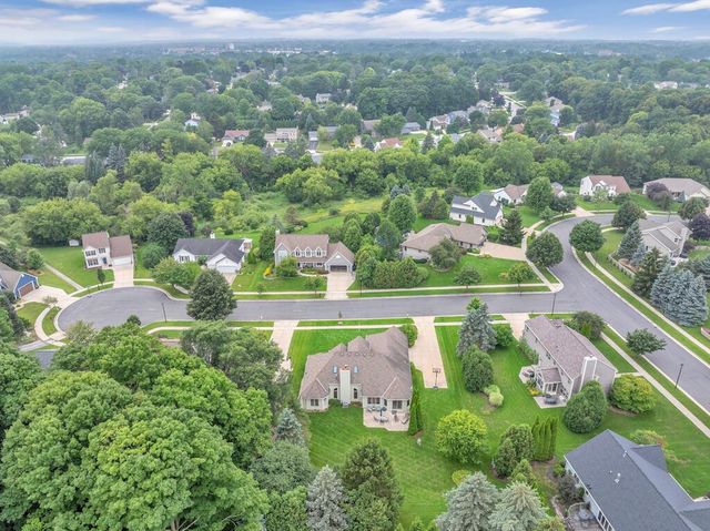 1828 Blackfoot COURT, Grafton, WI 53024