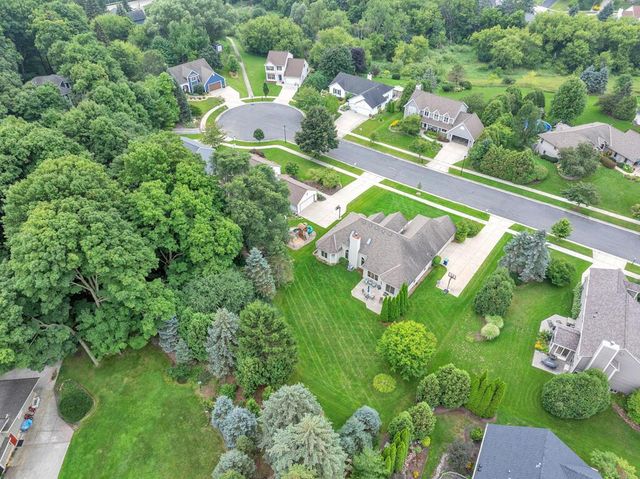 1828 Blackfoot COURT, Grafton, WI 53024