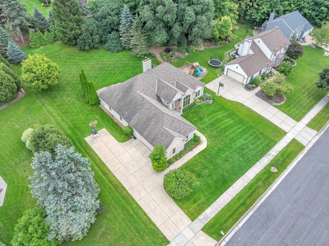 1828 Blackfoot COURT, Grafton, WI 53024