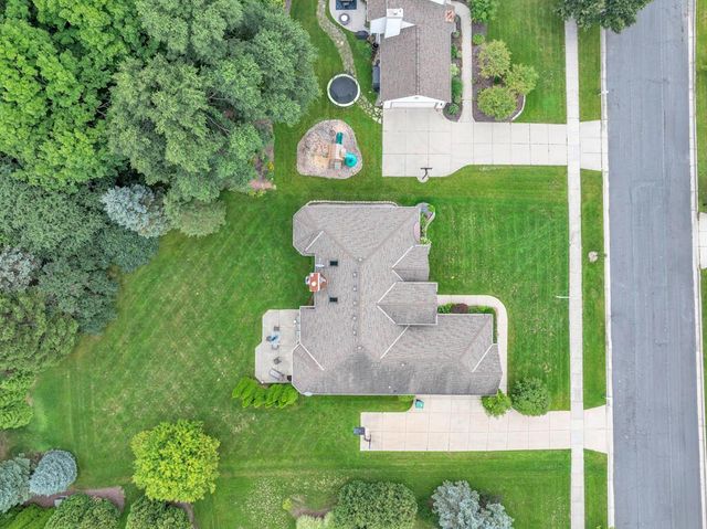 1828 Blackfoot COURT, Grafton, WI 53024