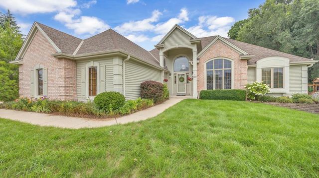 1828 Blackfoot COURT, Grafton, WI 53024