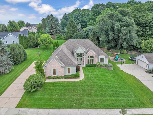 1828 Blackfoot COURT, Grafton, WI 53024