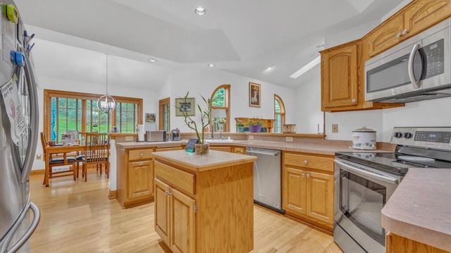 1828 Blackfoot COURT, Grafton, WI 53024