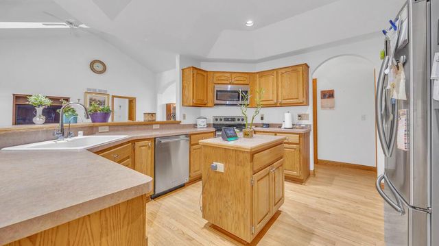 1828 Blackfoot COURT, Grafton, WI 53024