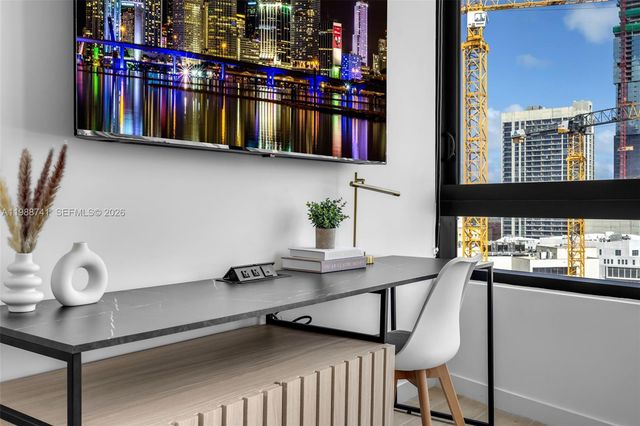 225 N Miami Ave 1709, Miami, FL 33131