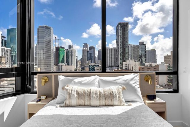 225 N Miami Ave 1709, Miami, FL 33131