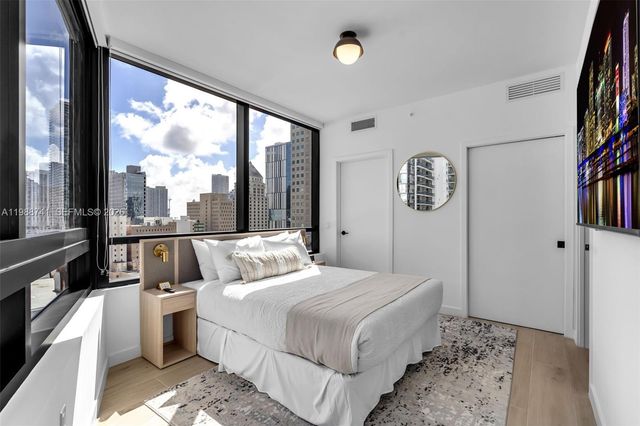 225 N Miami Ave 1709, Miami, FL 33131