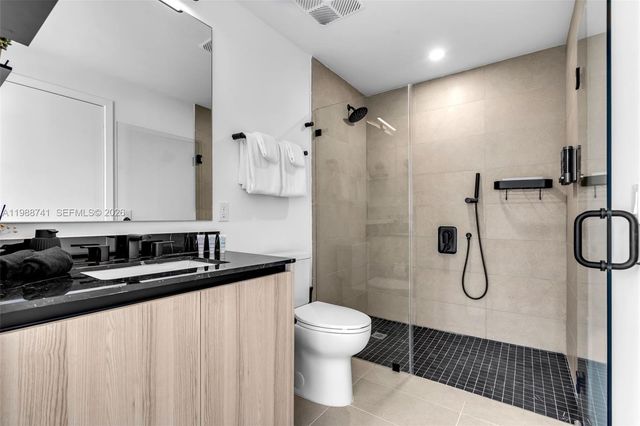 225 N Miami Ave 1709, Miami, FL 33131