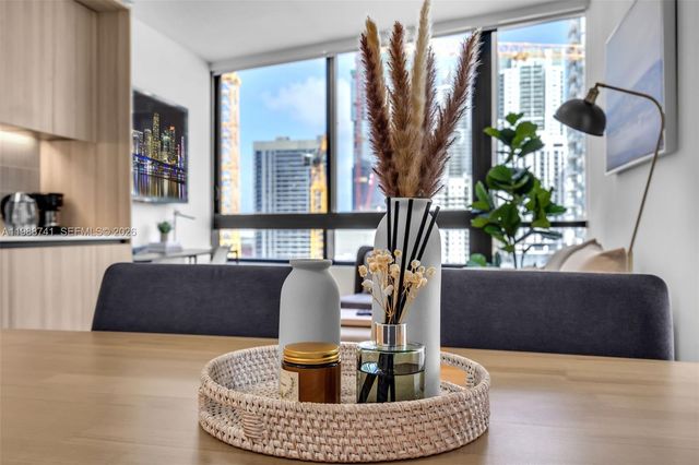 225 N Miami Ave 1709, Miami, FL 33131