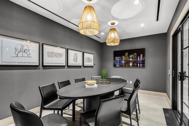 225 N Miami Ave 1709, Miami, FL 33131