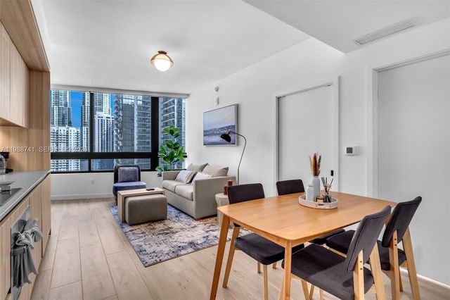 225 N Miami Ave 1709, Miami, FL 33131