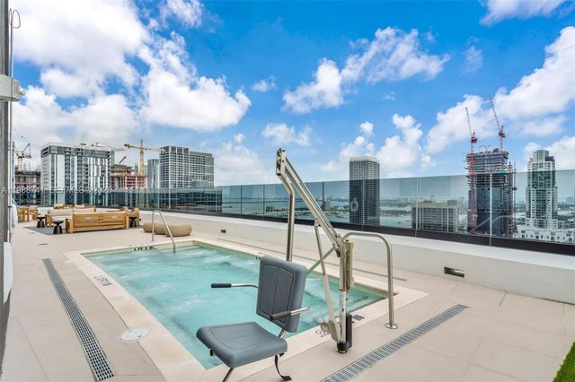 225 N Miami Ave 1709, Miami, FL 33131