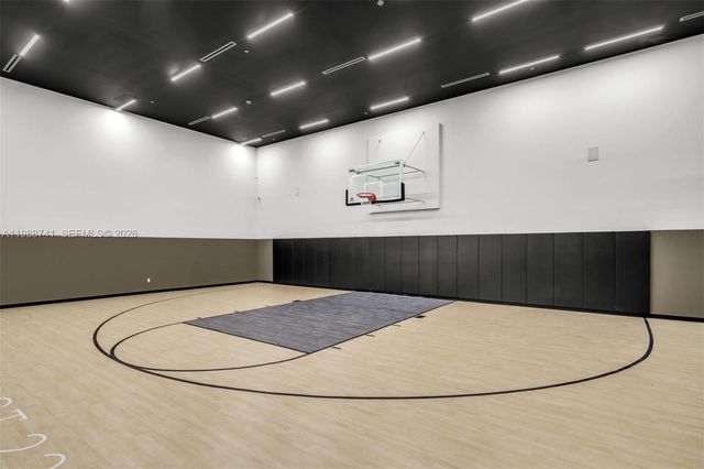 225 N Miami Ave 1709, Miami, FL 33131