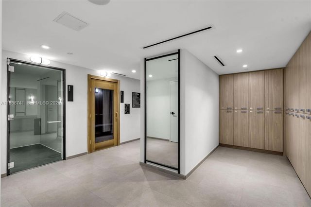 225 N Miami Ave 1709, Miami, FL 33131